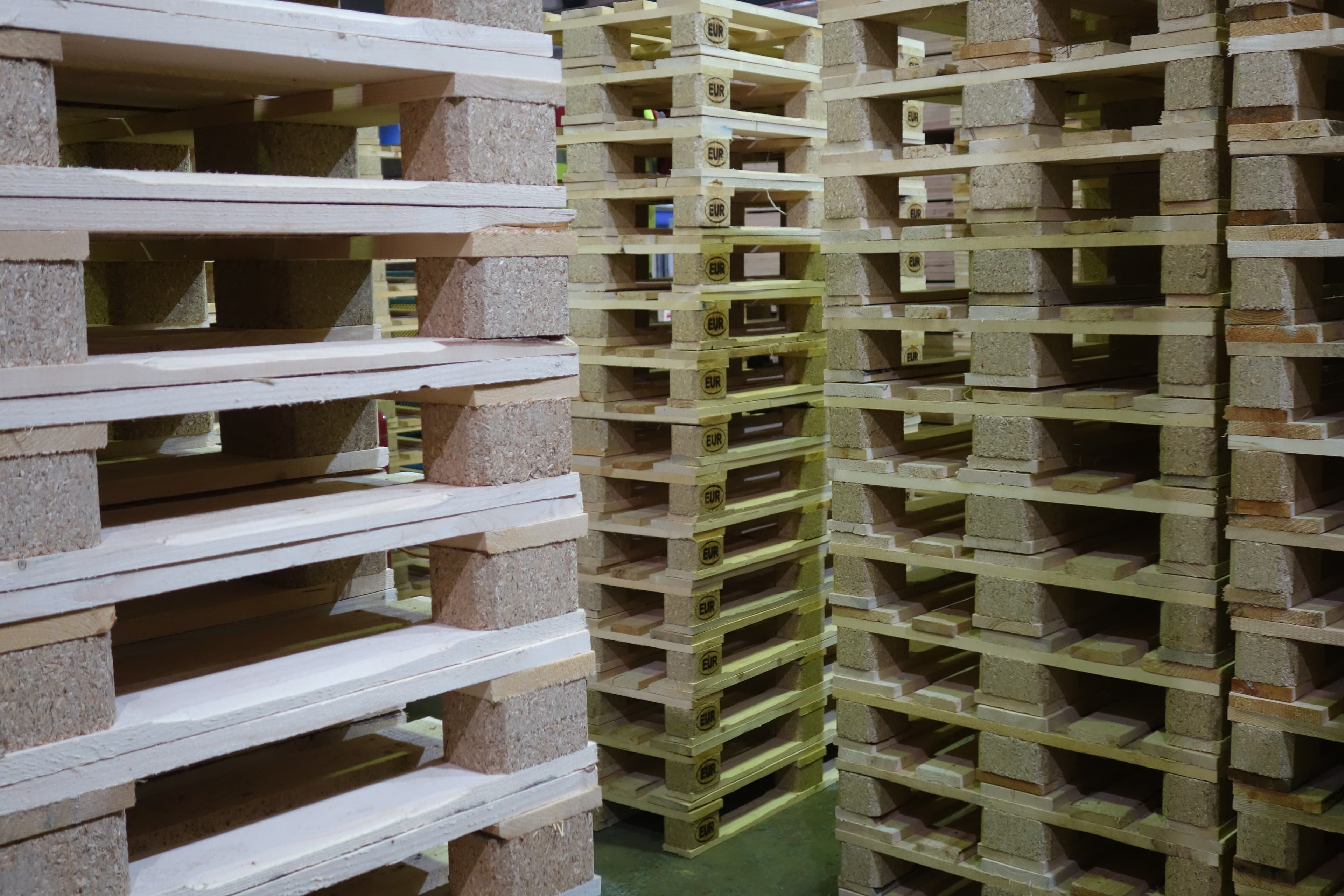 Euro Pallet Grade A — 1200mm x 800mm x 144mm wooden pallet available from Champion Pallets Portsmouth