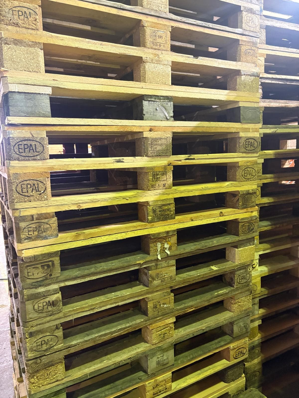 Euro Pallet Grade B — 1200mm x 800mm x 144mm wooden pallet available from Champion Pallets Portsmouth